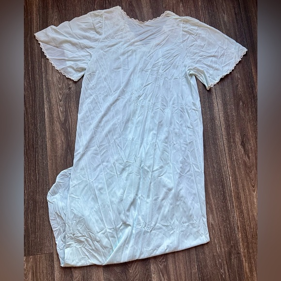 Vintage Shadowline Womens Size Medium Embroidered Slip Nightgown - Picture 7 of 11